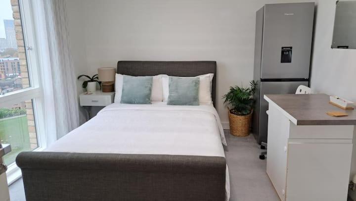 Cozy Double Room With Large En Suite Near Canary Wharf London With Amazing Views In A Shared Apartment Exterior photo