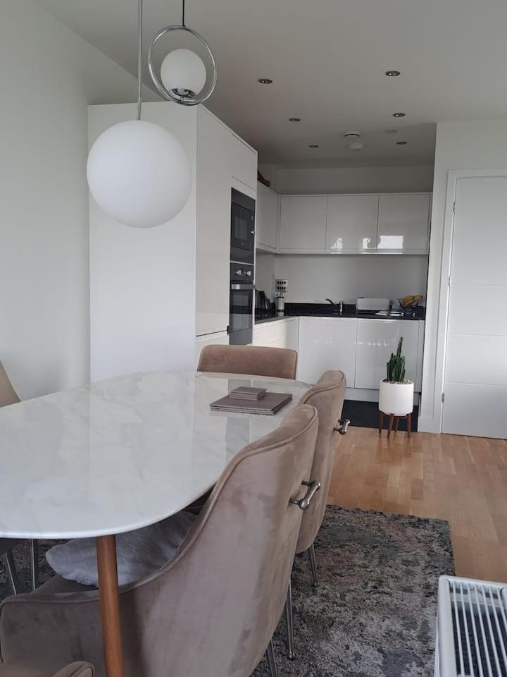 Cozy Double Room With Large En Suite Near Canary Wharf London With Amazing Views In A Shared Apartment Exterior photo