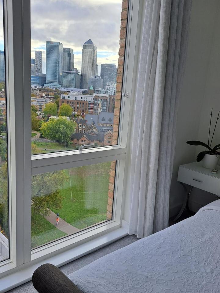 Cozy Double Room With Large En Suite Near Canary Wharf London With Amazing Views In A Shared Apartment Exterior photo