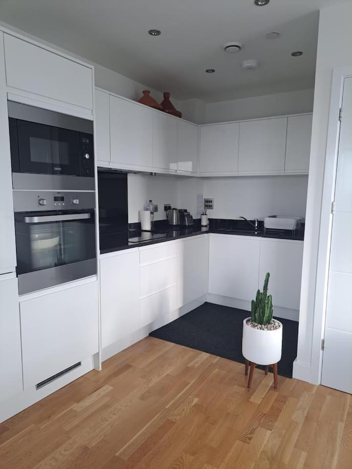 Cozy Double Room With Large En Suite Near Canary Wharf London With Amazing Views In A Shared Apartment Exterior photo